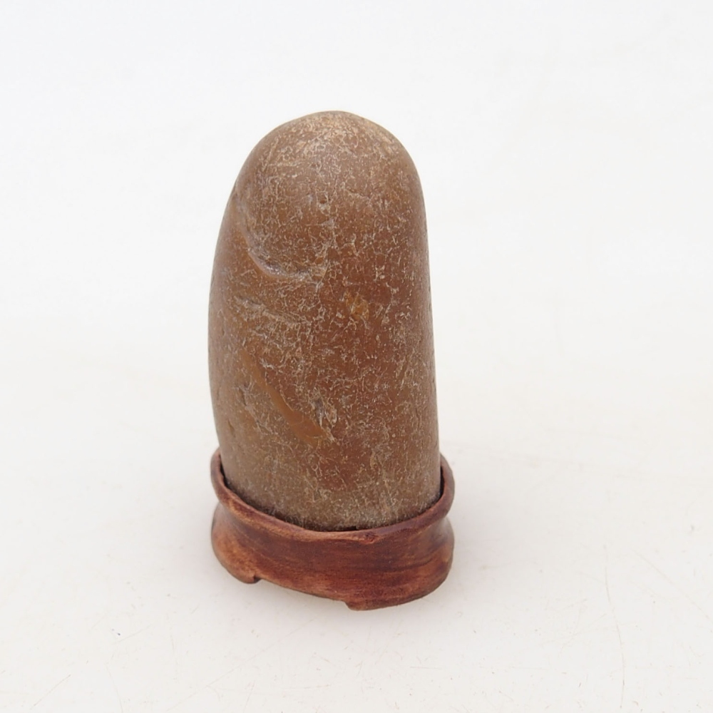 Suiseki - Pierre avec DAI (base en bois)