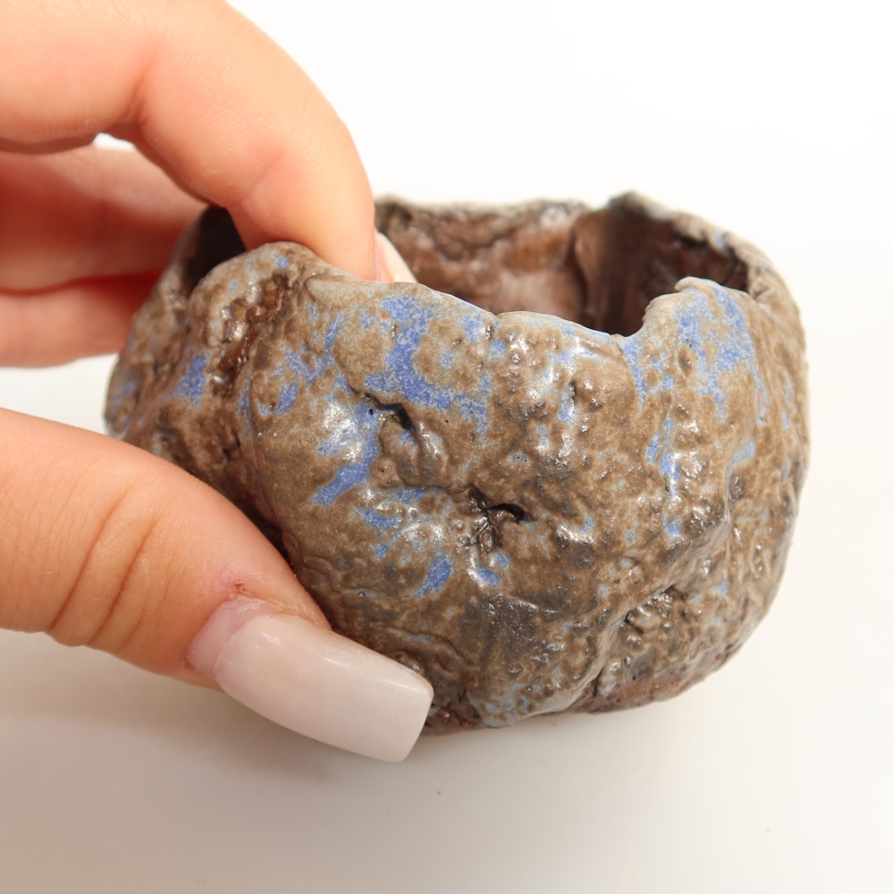 Coquille en céramique  7 x 7 x 5,5 cm, couleur bleu-brun