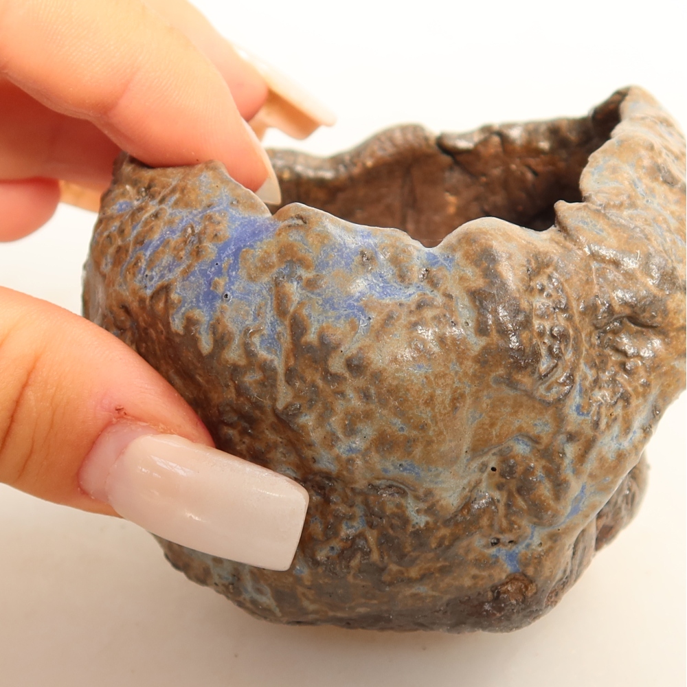 Coquille en céramique  7 x 7 x 6 cm, couleur bleu-brun