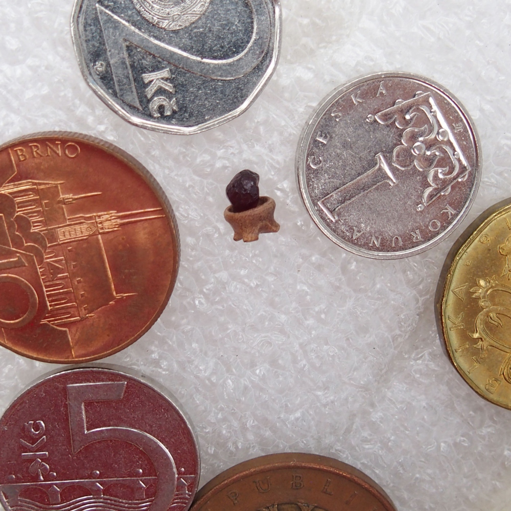 Suiseki - Pierre avec DAI (base en bois)