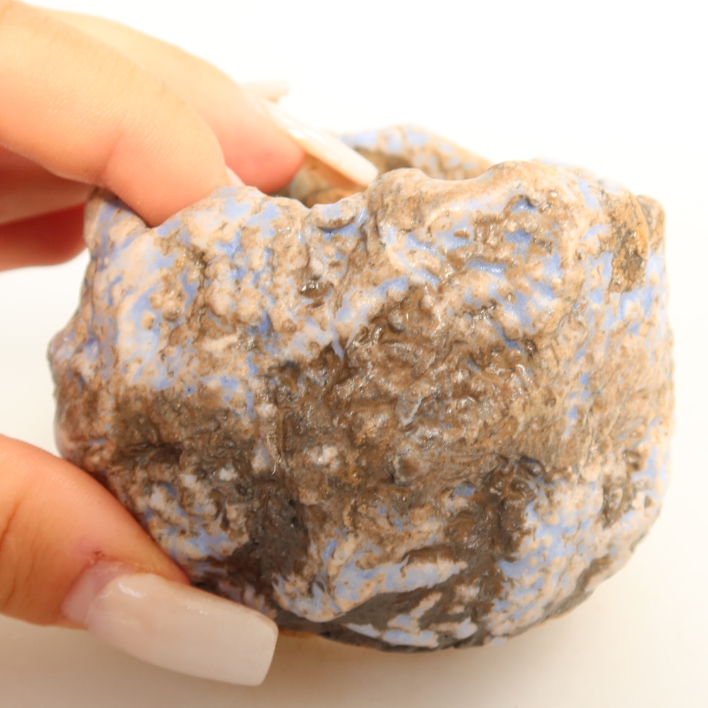 Coquille en céramique  7 x 7 x 6 cm, couleur bleu-brun