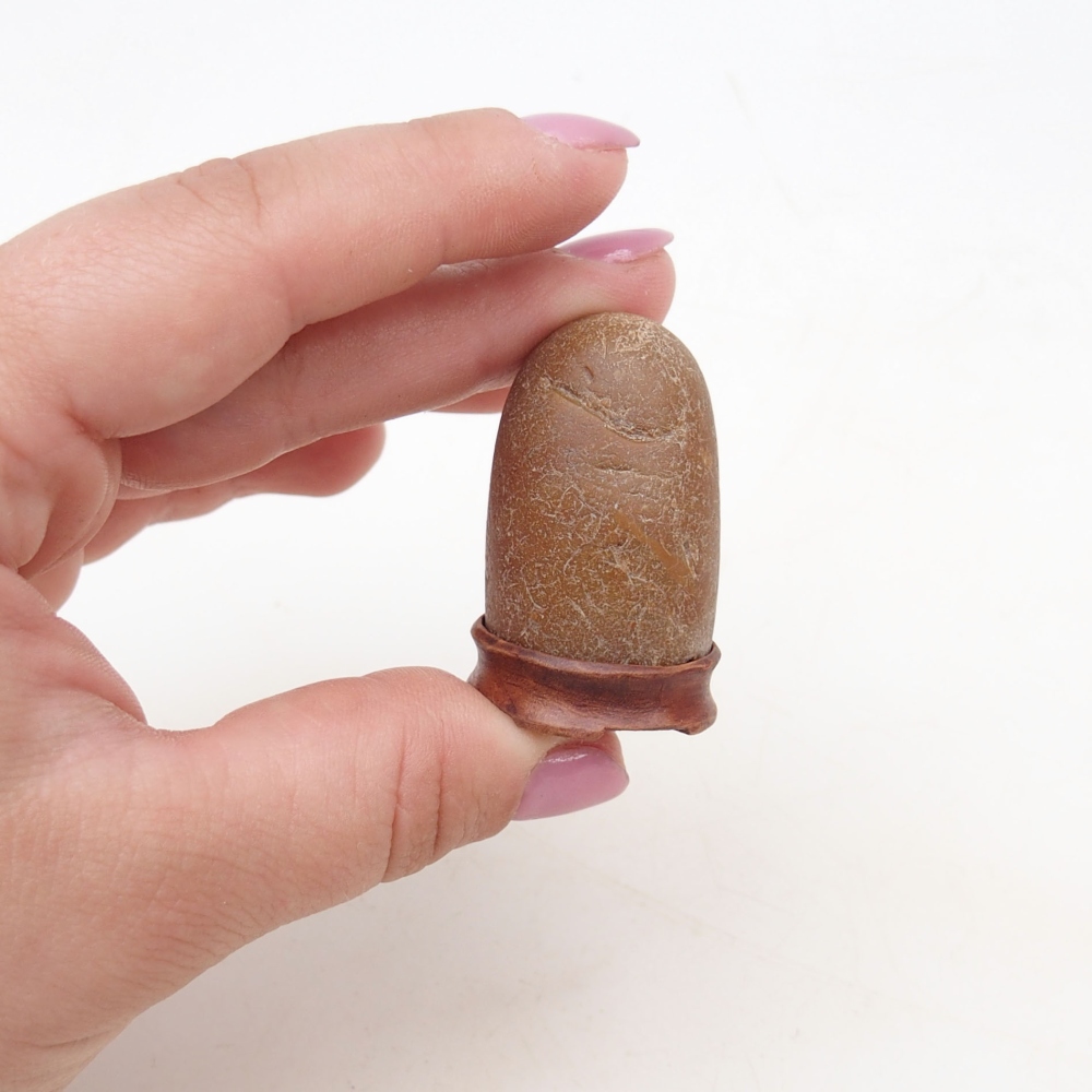 Suiseki - Pierre avec DAI (base en bois)