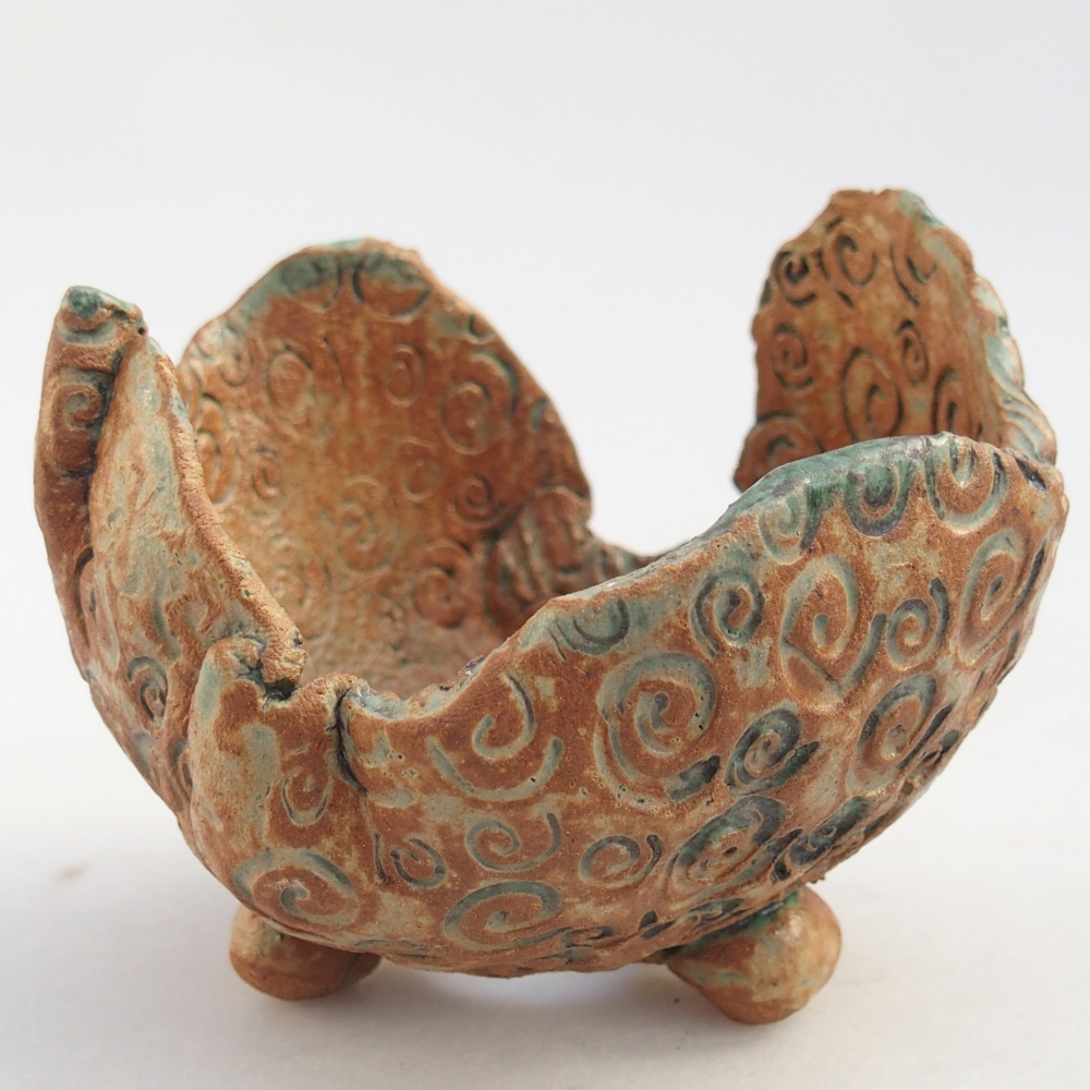Coquille en céramique 10 x 9,5 x 8,5 cm , couleur brun-vert