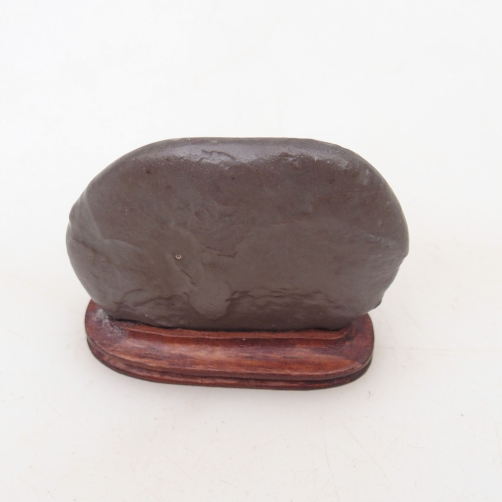 Suiseki - Pierre avec DAI (base en bois)