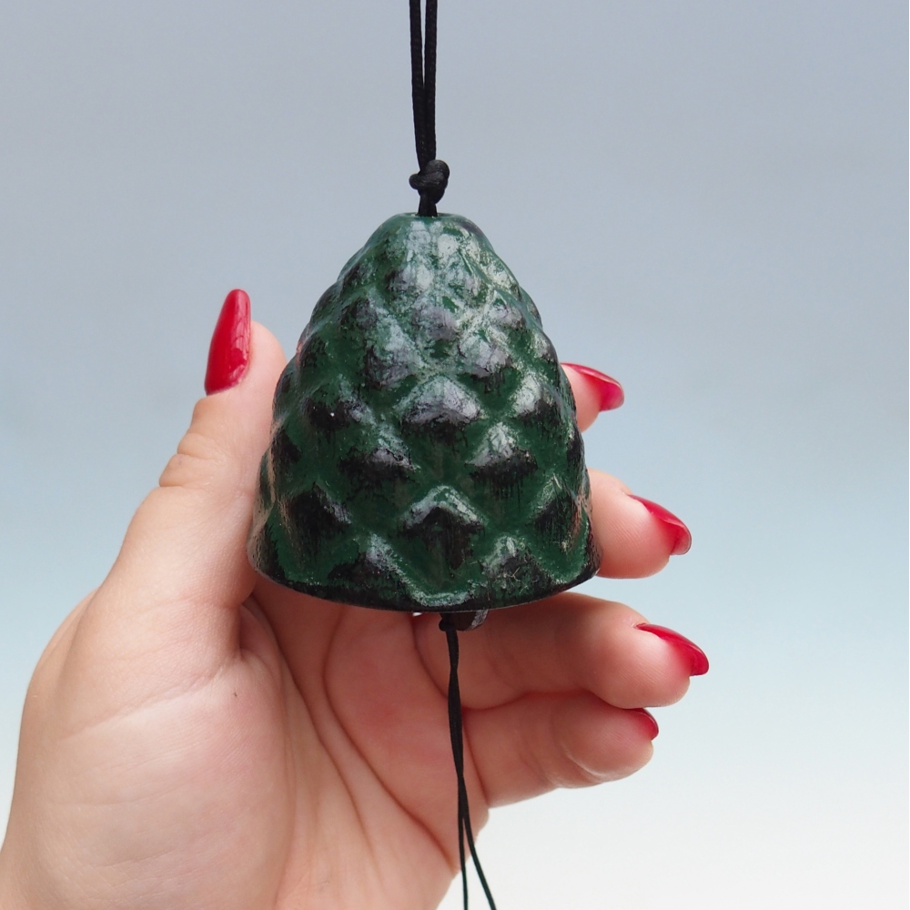 Cloche en métal, couleur verte