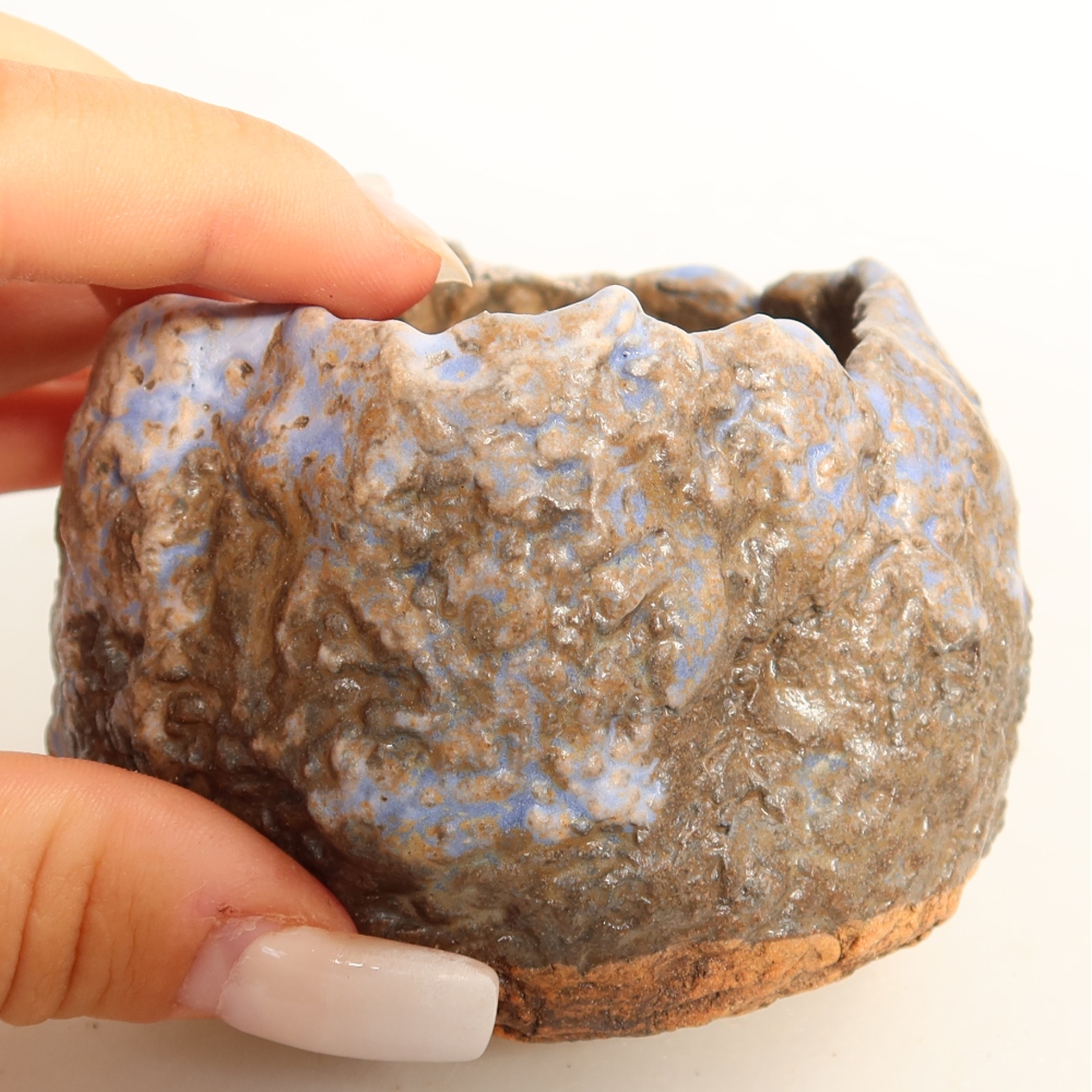 Coquille en céramique  7,5 x 7 x 6 cm, couleur bleu-brun
