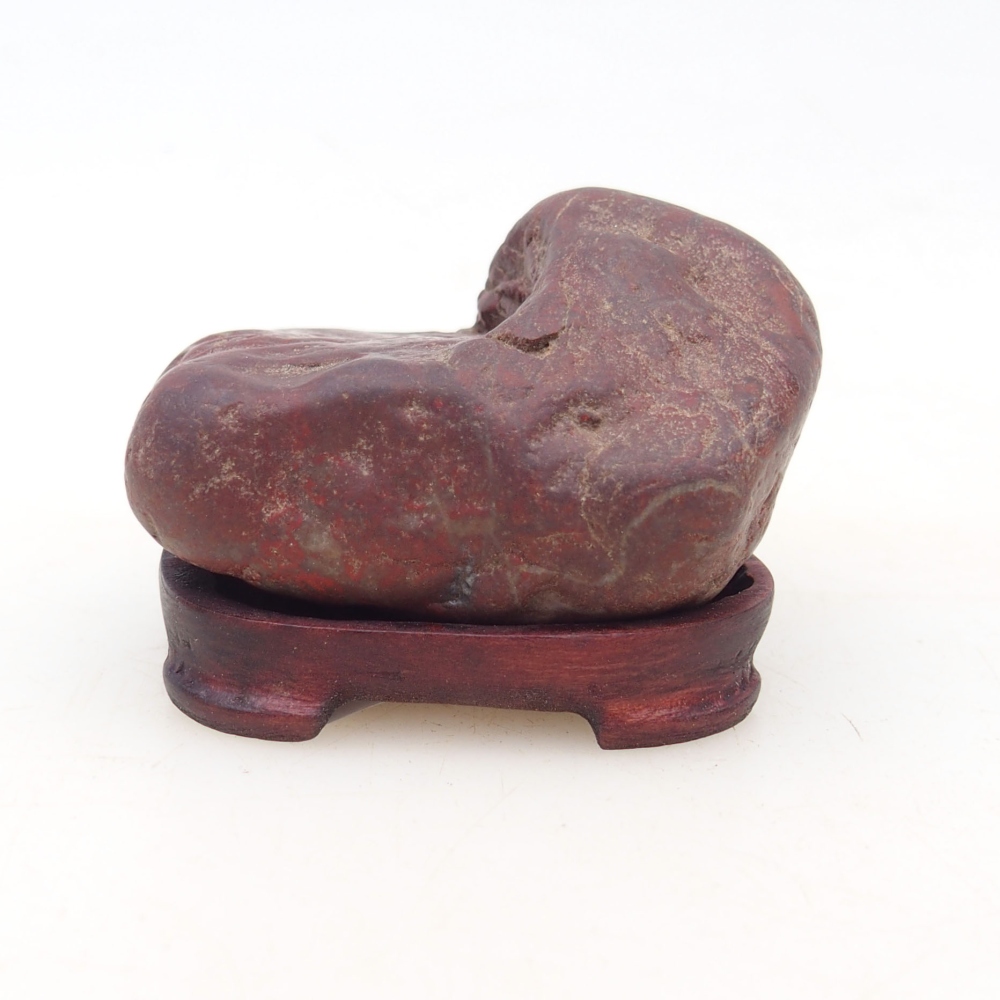 Suiseki - Pierre avec DAI (base en bois)