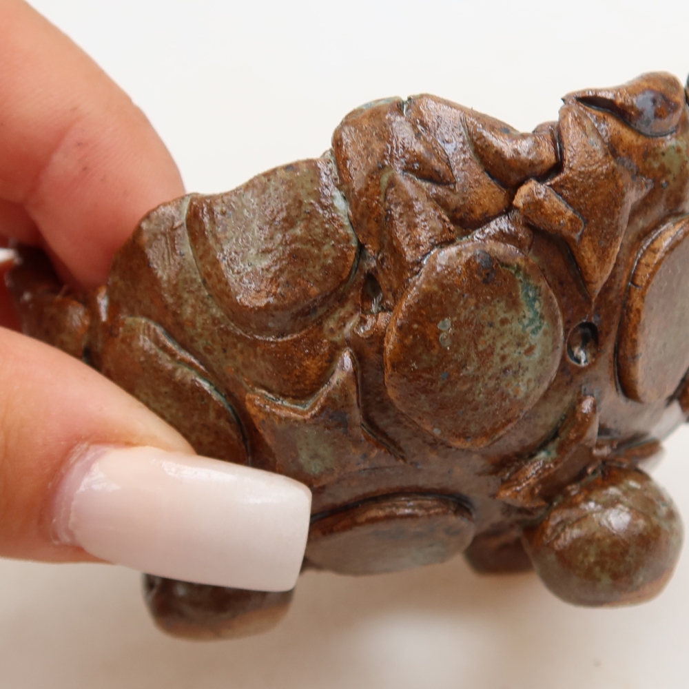Coquille en céramique  9 x 8 x 5 cm, couleur brun-vert