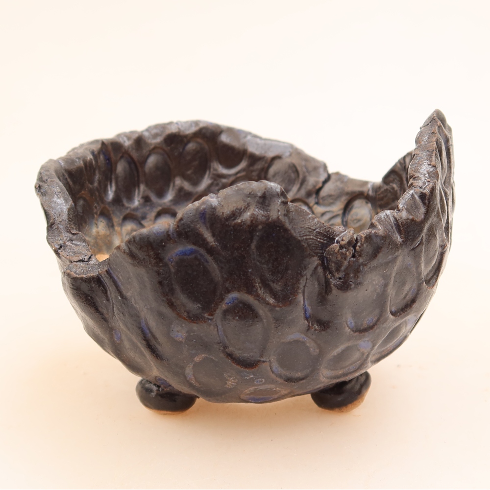 Coquille en céramique  10,5 x 10 x 7,5 cm, couleur bleu foncé