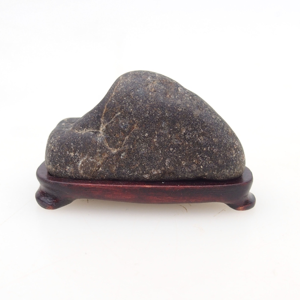 Suiseki - Pierre avec DAI (base en bois)