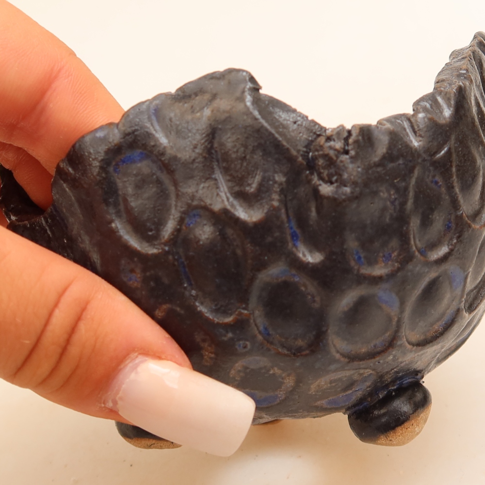 Coquille en céramique  10,5 x 10 x 7,5 cm, couleur bleu foncé
