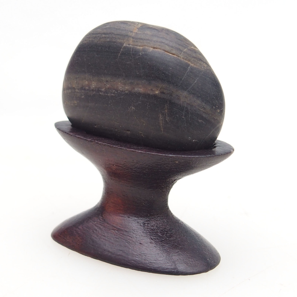 Suiseki - Pierre avec DAI (base en bois)