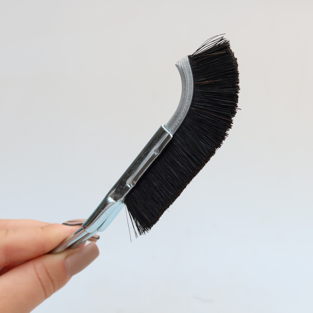 Outils pour bonsaï - Petite brosse JIN en nylon V-4