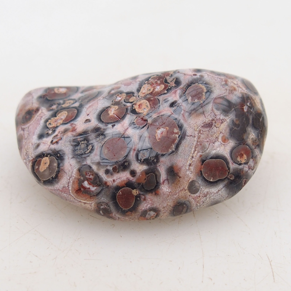 Suiseki - Pierre avec DAI (base en bois)