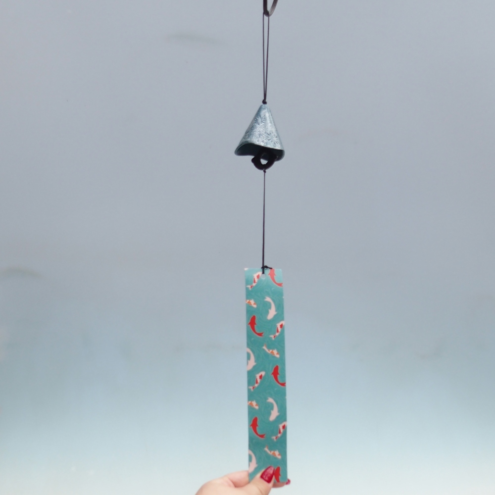 Cloche en métal, couleur bleue