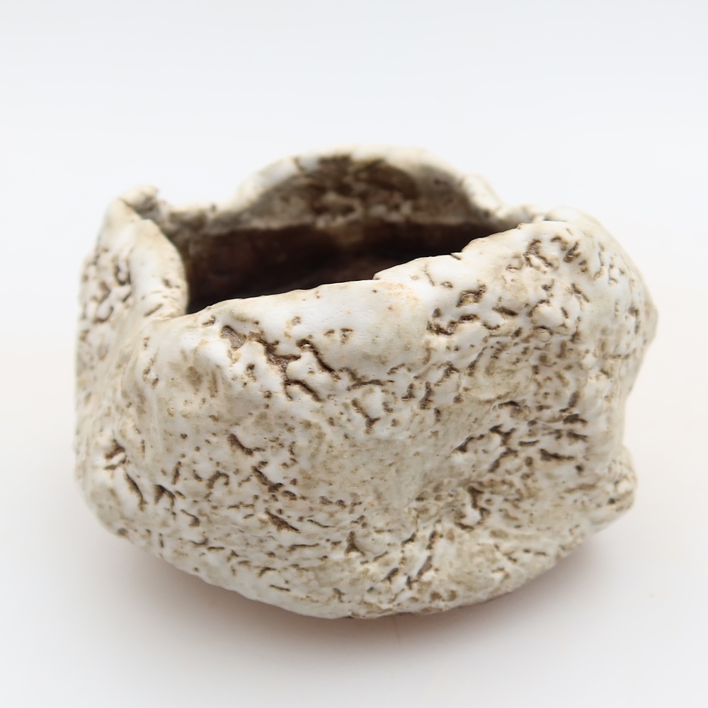 Coquille en céramique  6 x 6 x 5 cm, couleur brun-blanc