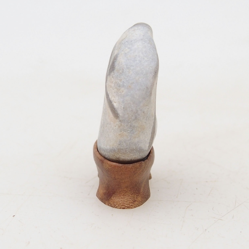 Suiseki - Pierre avec DAI (base en bois)