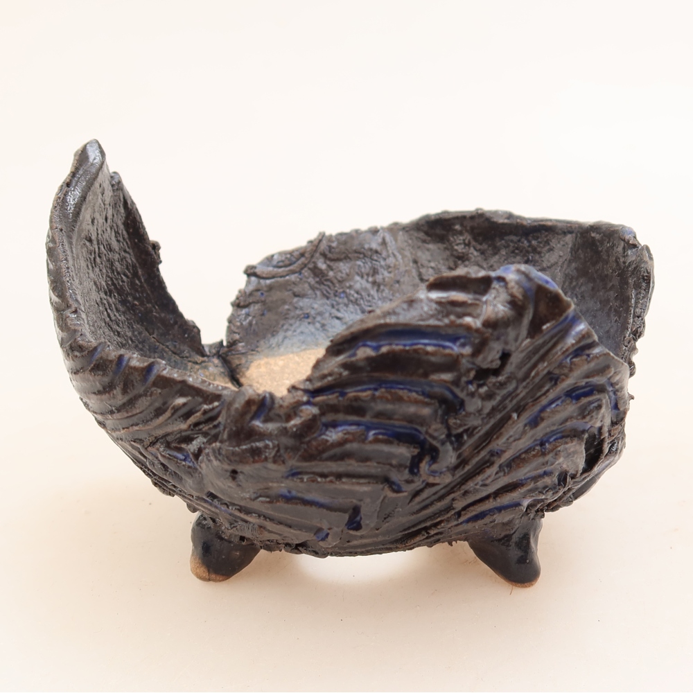 Coquille en céramique  10 x 9,5 x 6,5 cm, couleur bleu-noir
