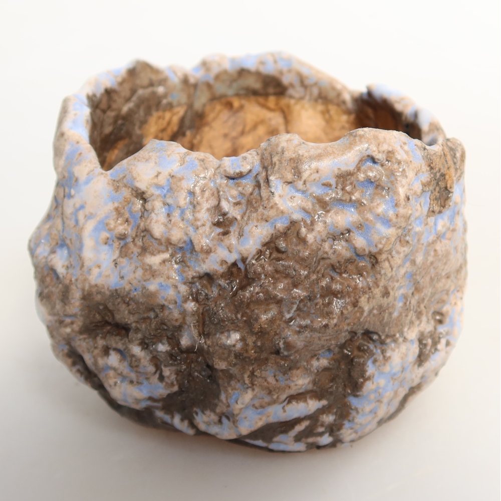 Coquille en céramique  7 x 7 x 6 cm, couleur bleu-brun