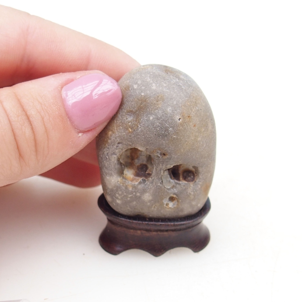 Suiseki - Pierre avec DAI (base en bois)