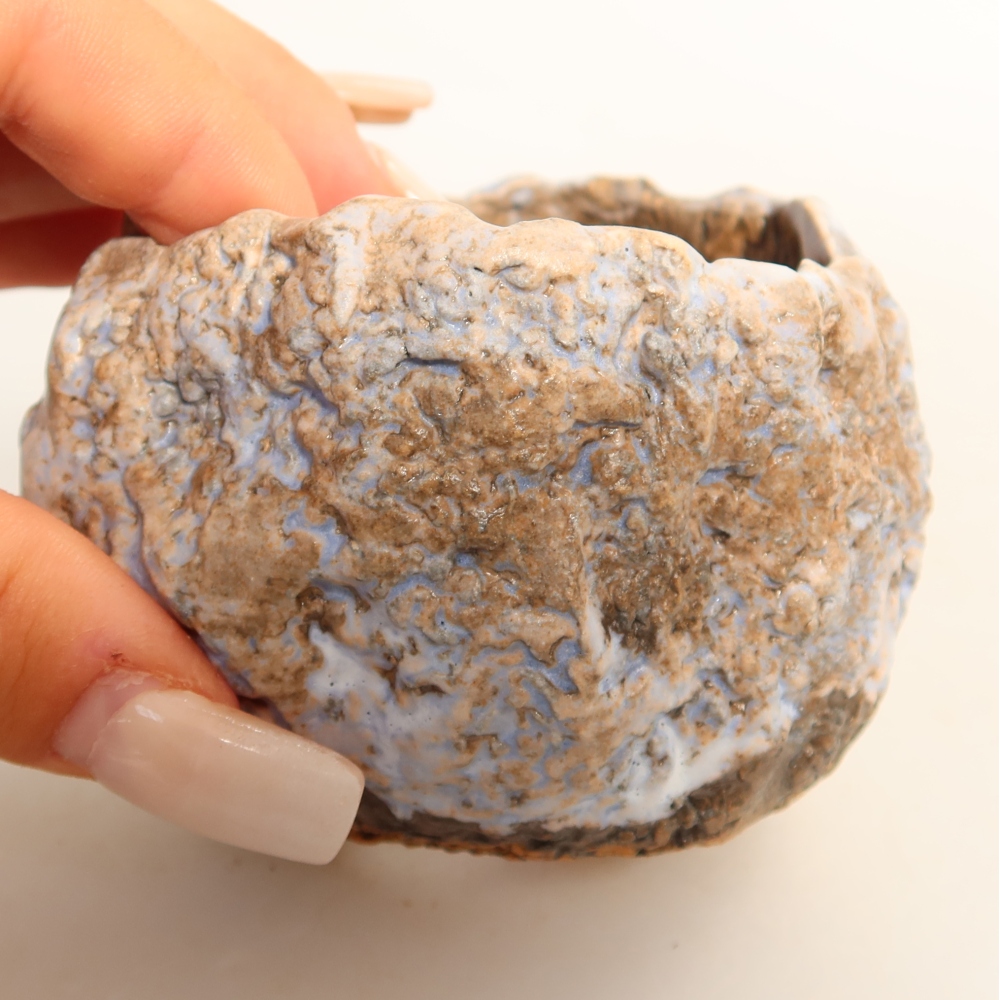 Coquille en céramique  7,5 x 7 x 6 cm, couleur bleu-brun