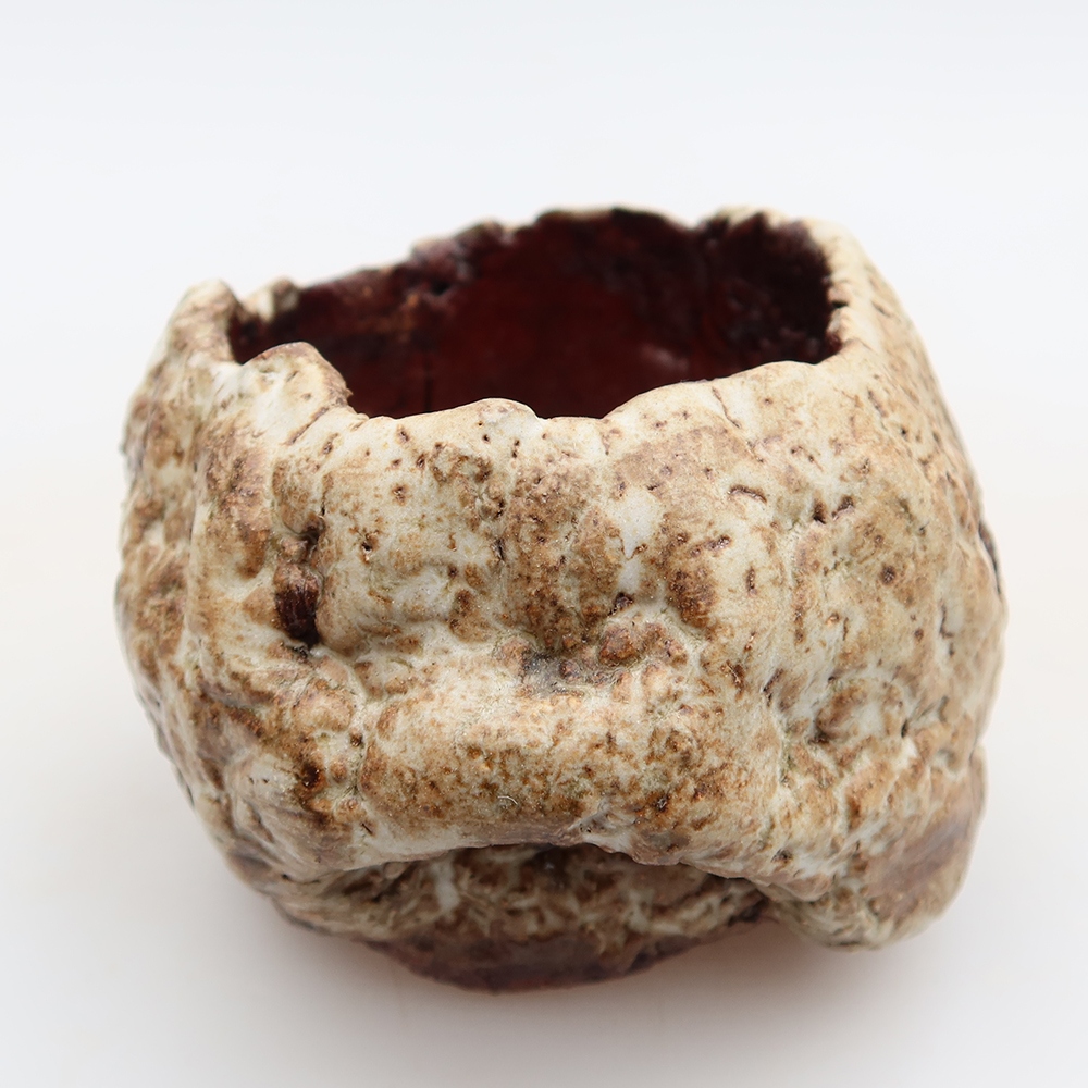 Coquille en céramique  5 x 5 x 5,5 cm , couleur brun-blanc