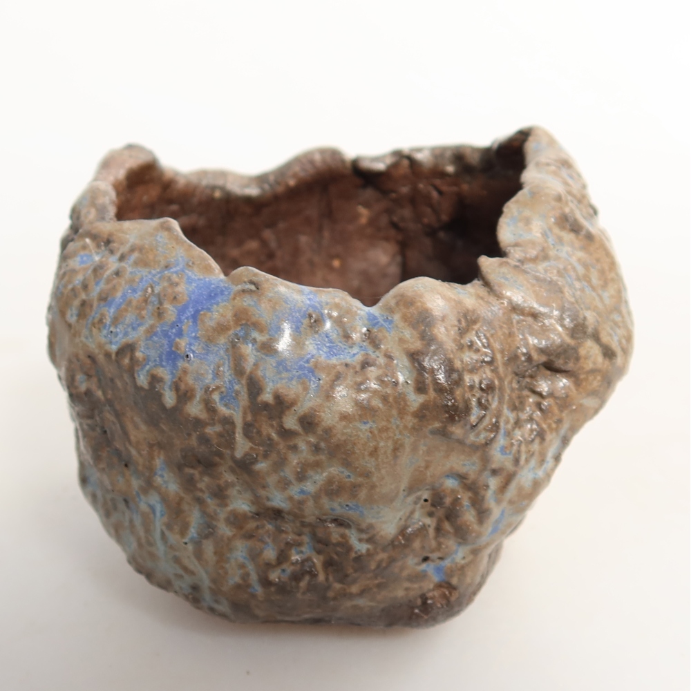 Coquille en céramique  7 x 7 x 6 cm, couleur bleu-brun