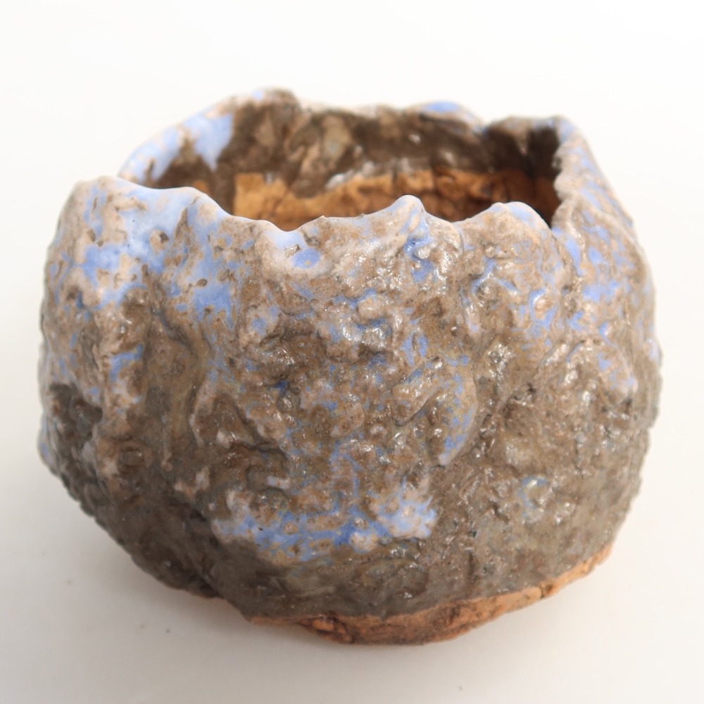 Coquille en céramique  7,5 x 7 x 6 cm, couleur bleu-brun