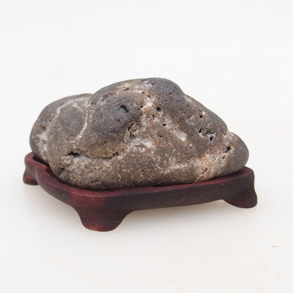 Suiseki - Pierre avec DAI (base en bois)
