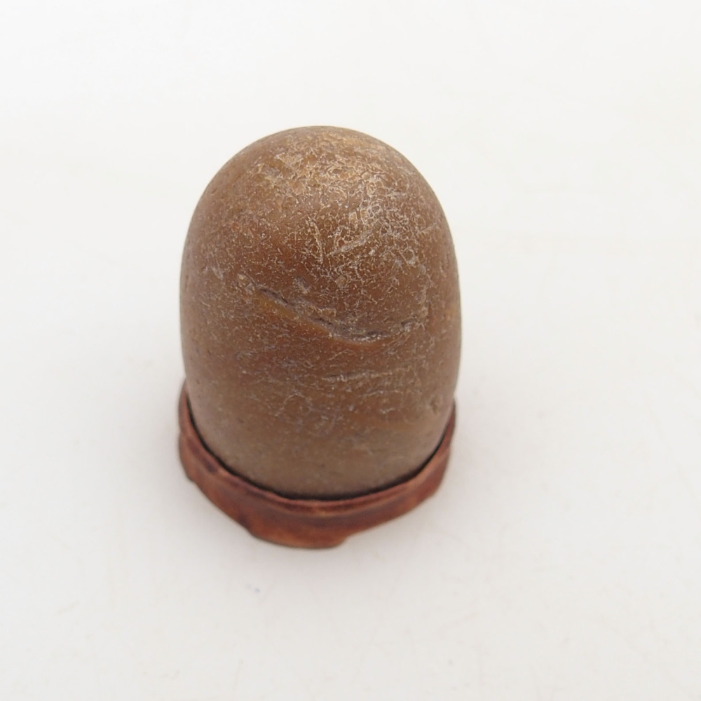 Suiseki - Pierre avec DAI (base en bois)