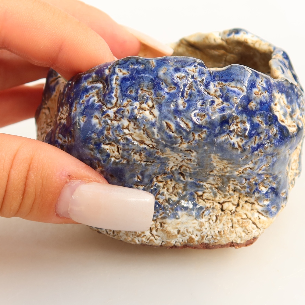 Coquille en céramique  7,5 x 8 x 5,5 cm, couleur bleu et blanc