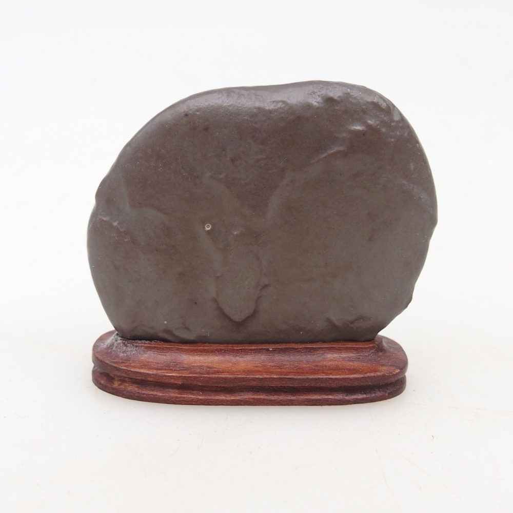 Suiseki - Pierre avec DAI (base en bois)