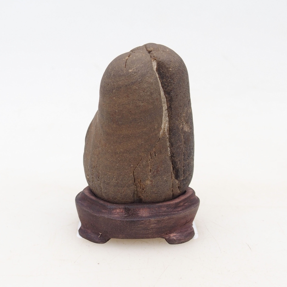 Suiseki - Pierre avec DAI (base en bois)