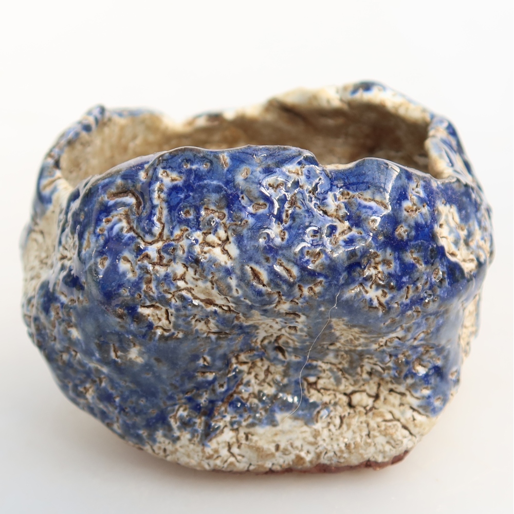 Coquille en céramique  7,5 x 8 x 5,5 cm, couleur bleu et blanc